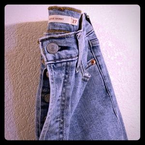 Levi button fly Wedgie Skinny Jeans
